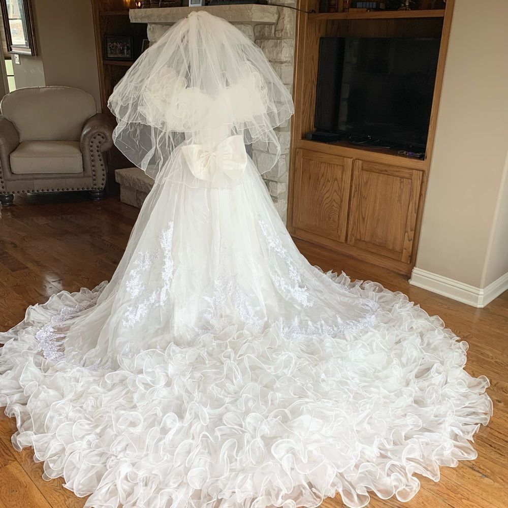 San Martin Vintage 80’s Wedding Dress and Veil